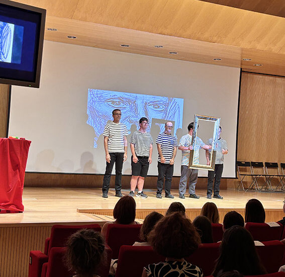 El taller de Teatro del Programa de Ocio y Desarrollo de Fundación CEDES representa su obra «Soy Picasso»