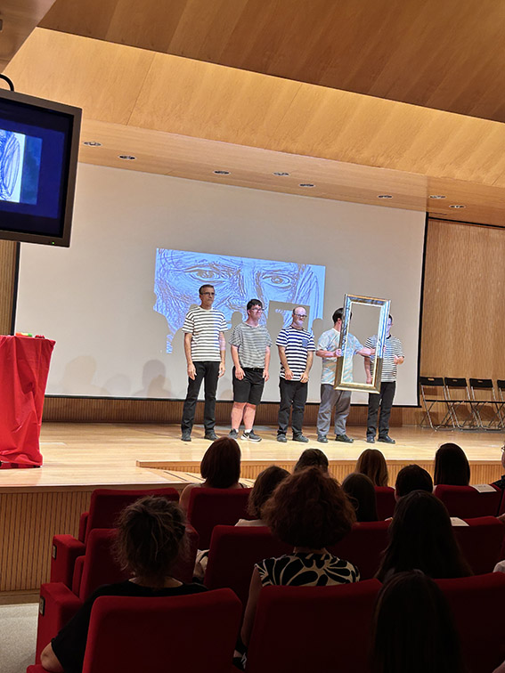 El taller de Teatro del Programa de Ocio y Desarrollo de Fundación CEDES representa su obra «Soy Picasso»