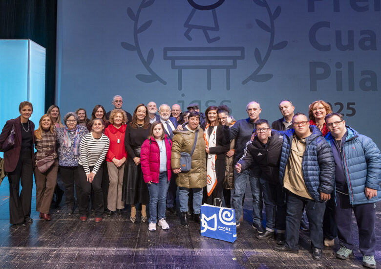 Teresa Muntadas recibe el Premio ‘Dedicación y compromiso con los Servicios Sociales’ del IASS por una trayectoria ejemplar de más de 30 años