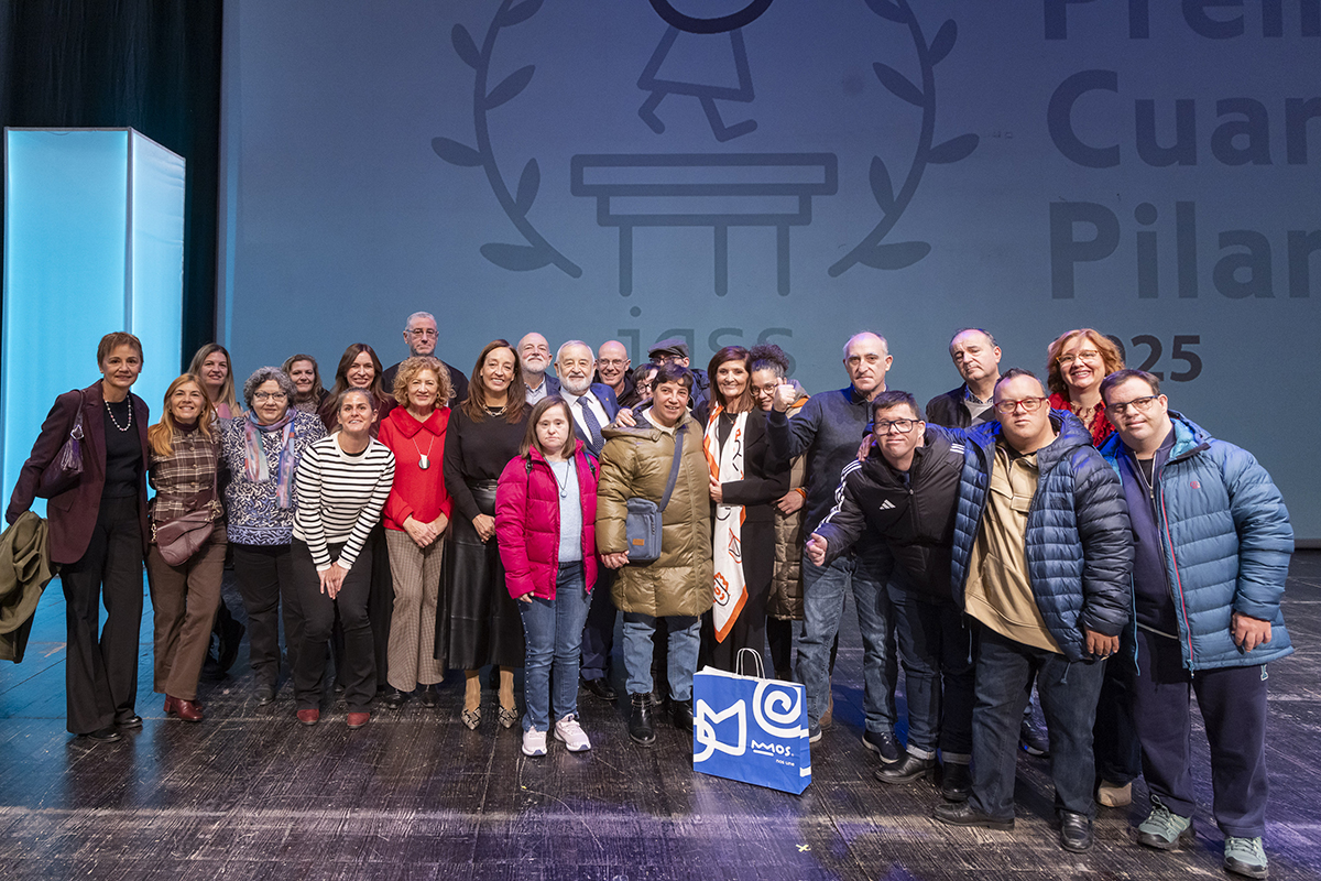 Teresa Muntadas recibe el Premio ‘Dedicación y compromiso con los Servicios Sociales’ del IASS por una trayectoria ejemplar de más de 30 años